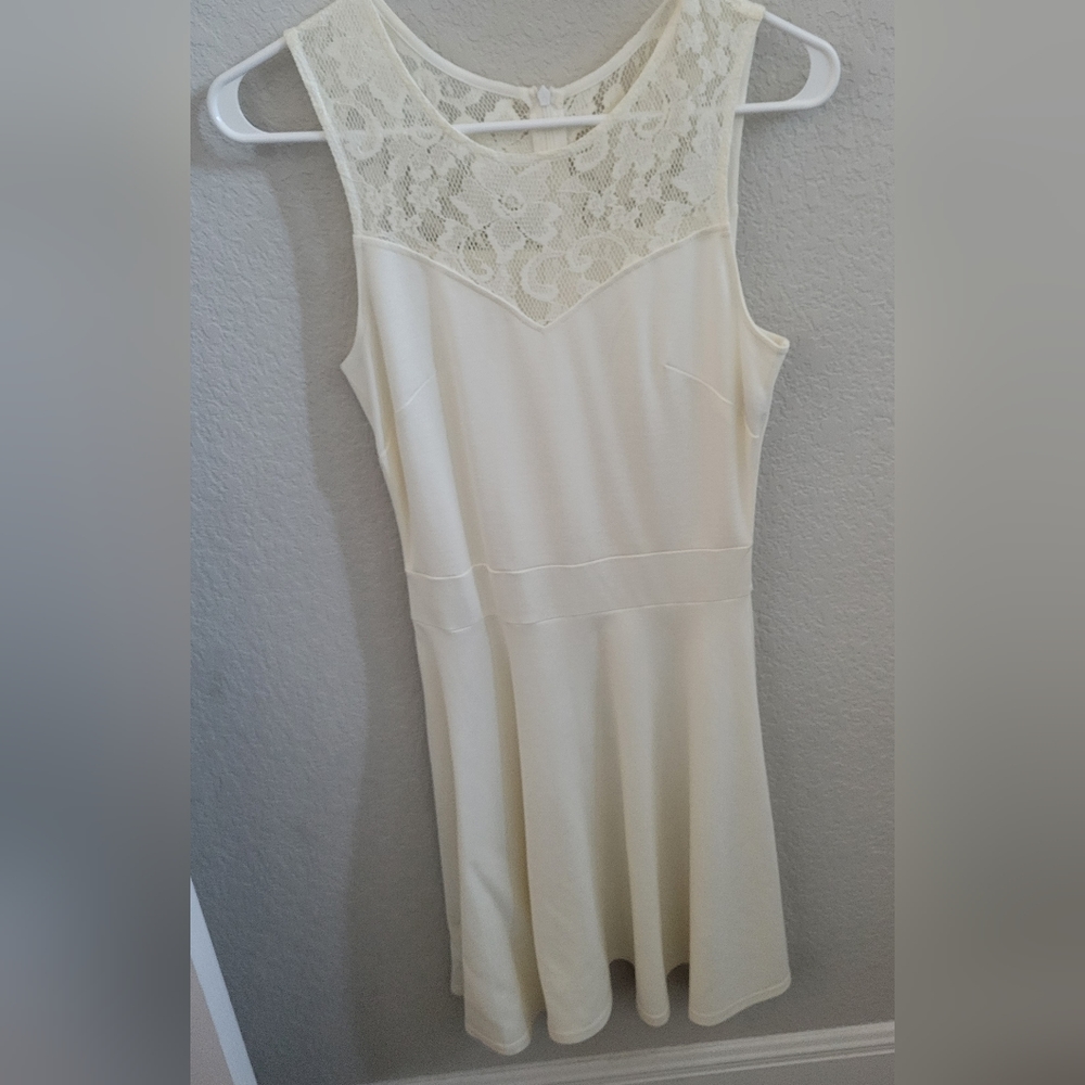 Heloise Fashion cream with lace dress Size XSmall